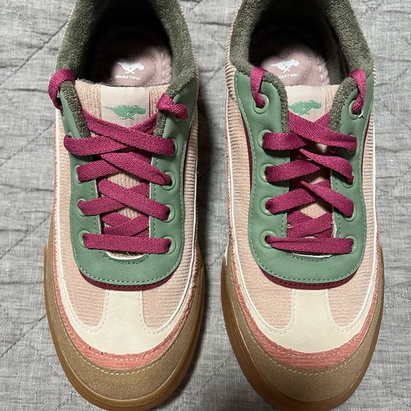 RocketDog, Size 8, Colorful Sneakers with Pink Laces - Picture 3 of 6